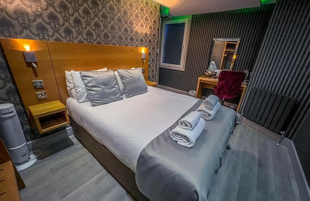 Quayside Hotel & Bar-1