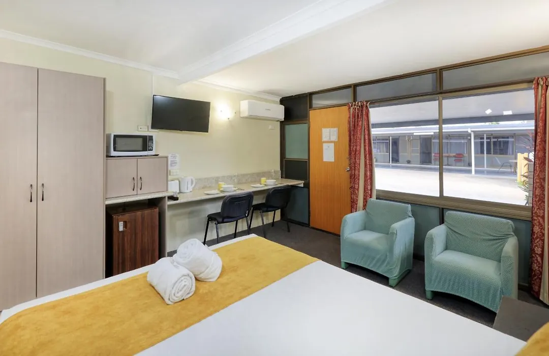 Biloela Centre Motel & Grevillea Steakhouse & Bar-1