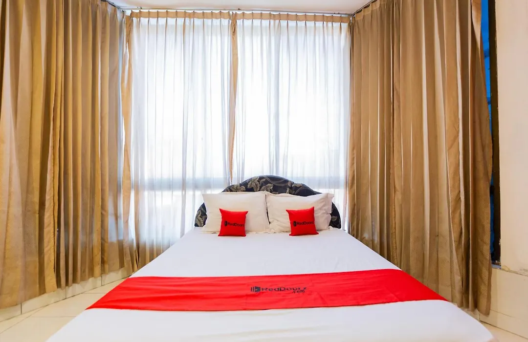RedDoorz at Sparkling Hotel Surabaya-1