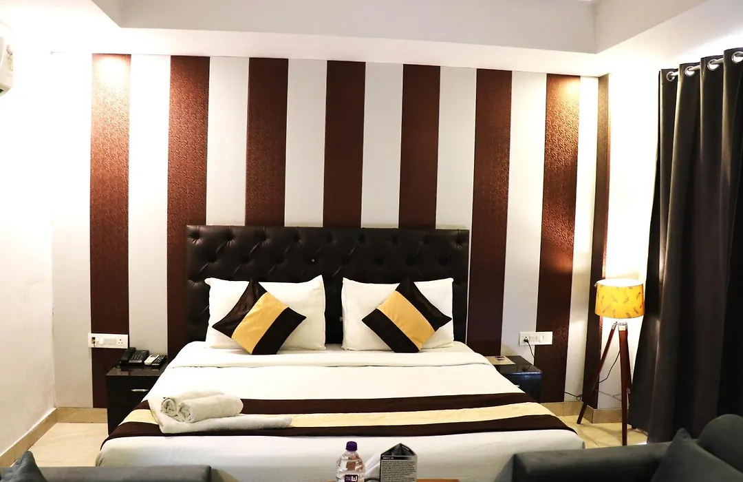 Tipsyy Inn Suites 007-1