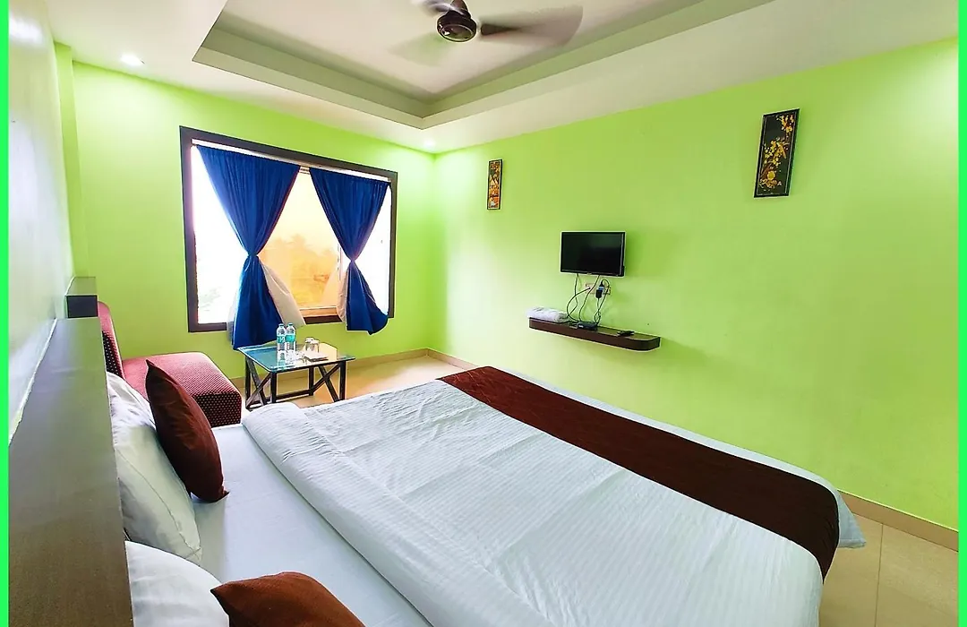Hotel Deep Ganga Stay Near Sea Beach - Lift & Parking Facility - Fully Air Conditioning Luxuary Rooms - Top Rated Hotel In Puri-1