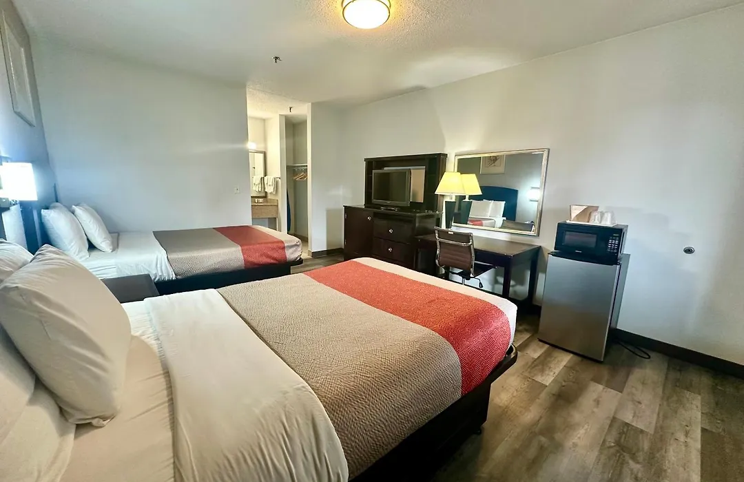 Red Carpet Inn Norwalk-1