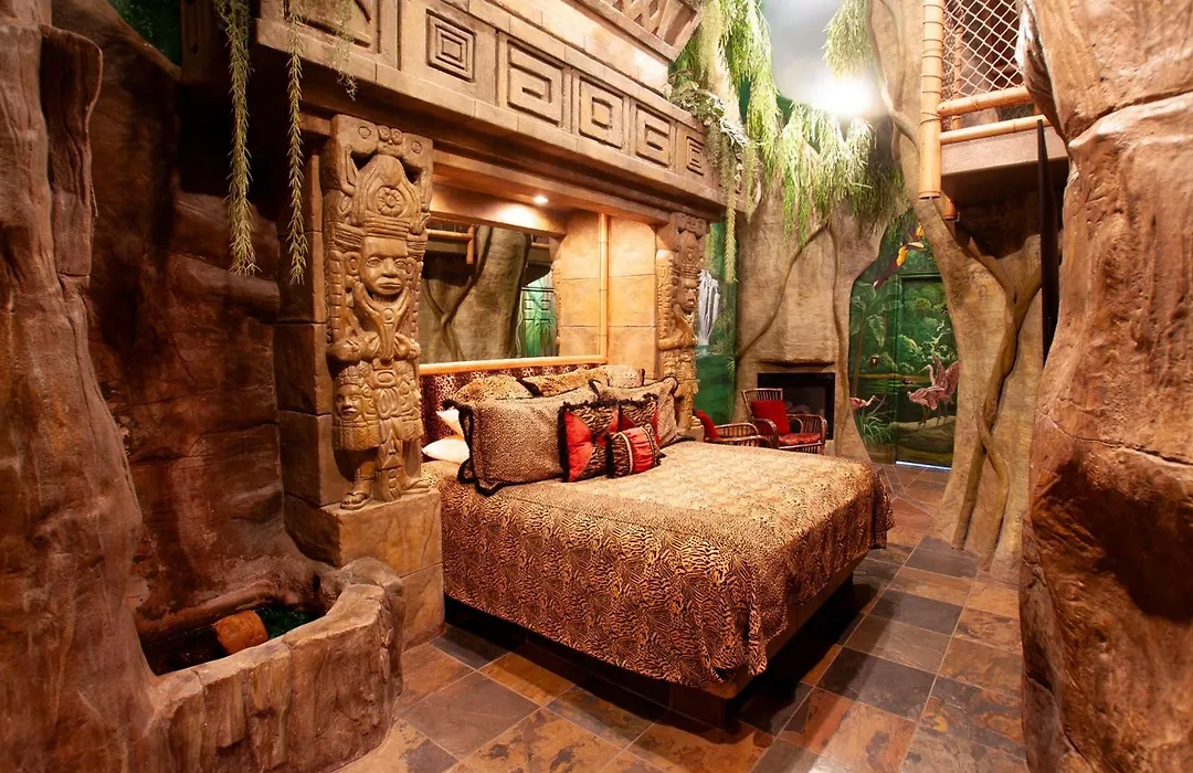 Black Swan Inn Luxurious Theme Rooms-1