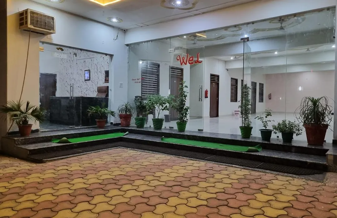 Hotel Crystal International - Near Prem Mandir By Mukund-1