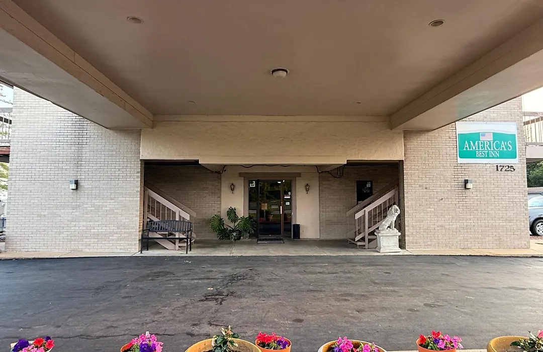 America'S Best Inn & Suites Eureka-1