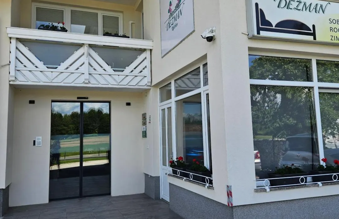 Dezman Apartments & Rooms-1