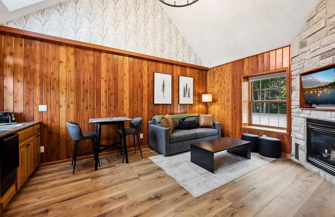 Spruce & Shore Motel-1