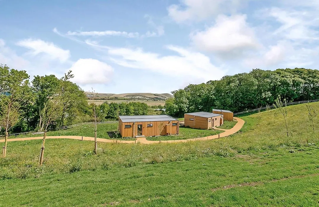 Swanborough Lakes Luxury Lodges-1