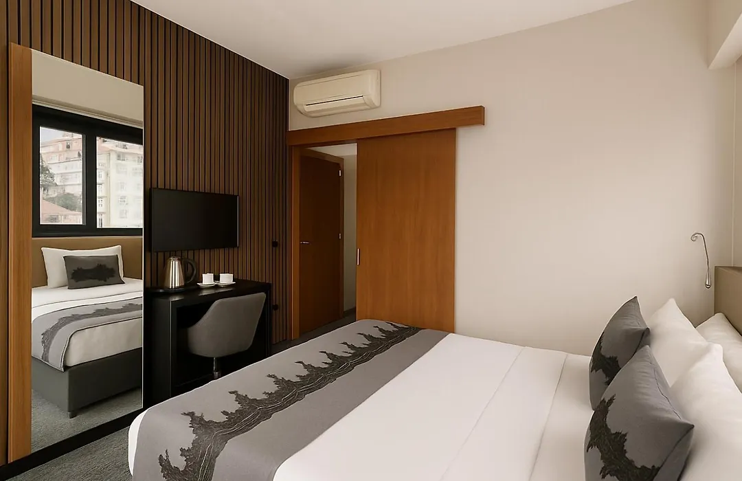 Black Art Otel-1