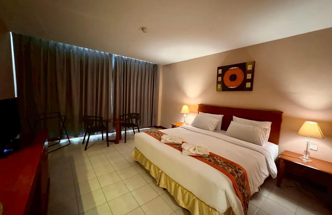 Crown Pattaya Beach Hotel-1