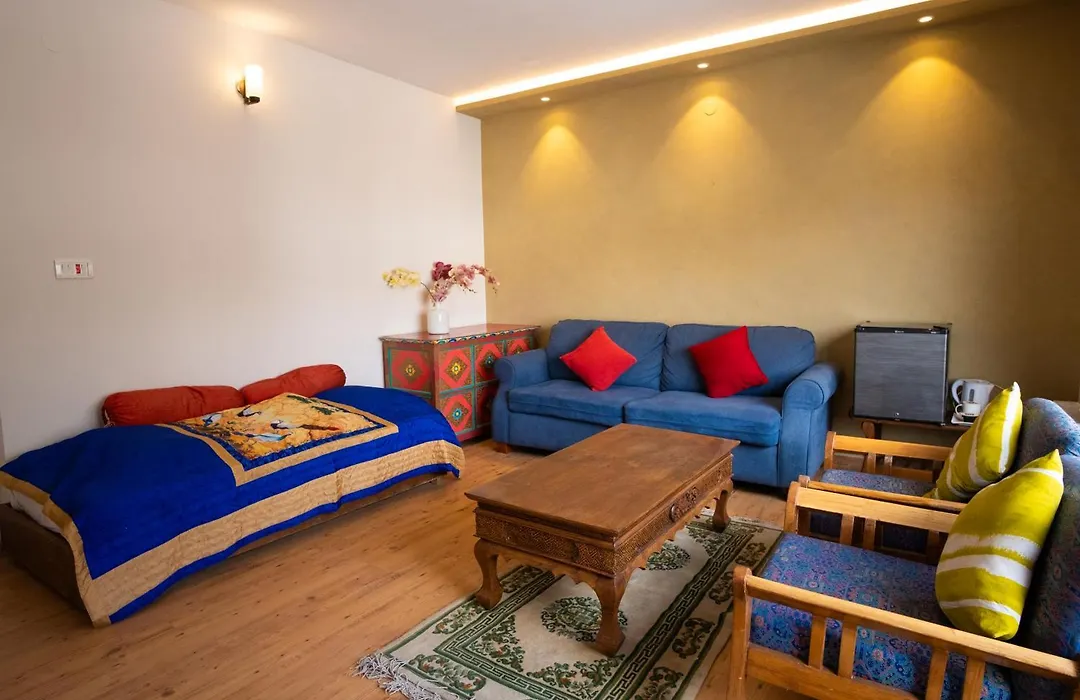 Hotel Lingzi - At The Mall Road & Newly Renovated-1