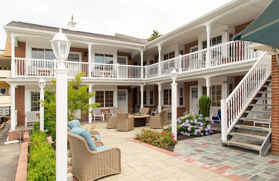 The Colonial Lodge-1