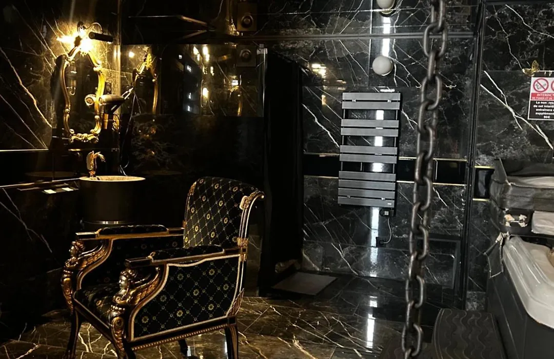 Love Room - Versace-1