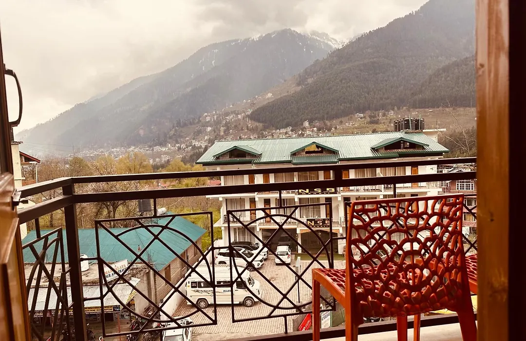Hotel Pine Grove-1