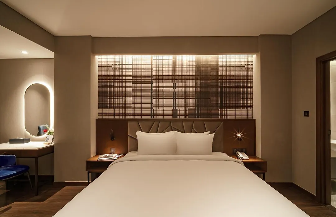 Nhat Ha Lavish Hotel-1