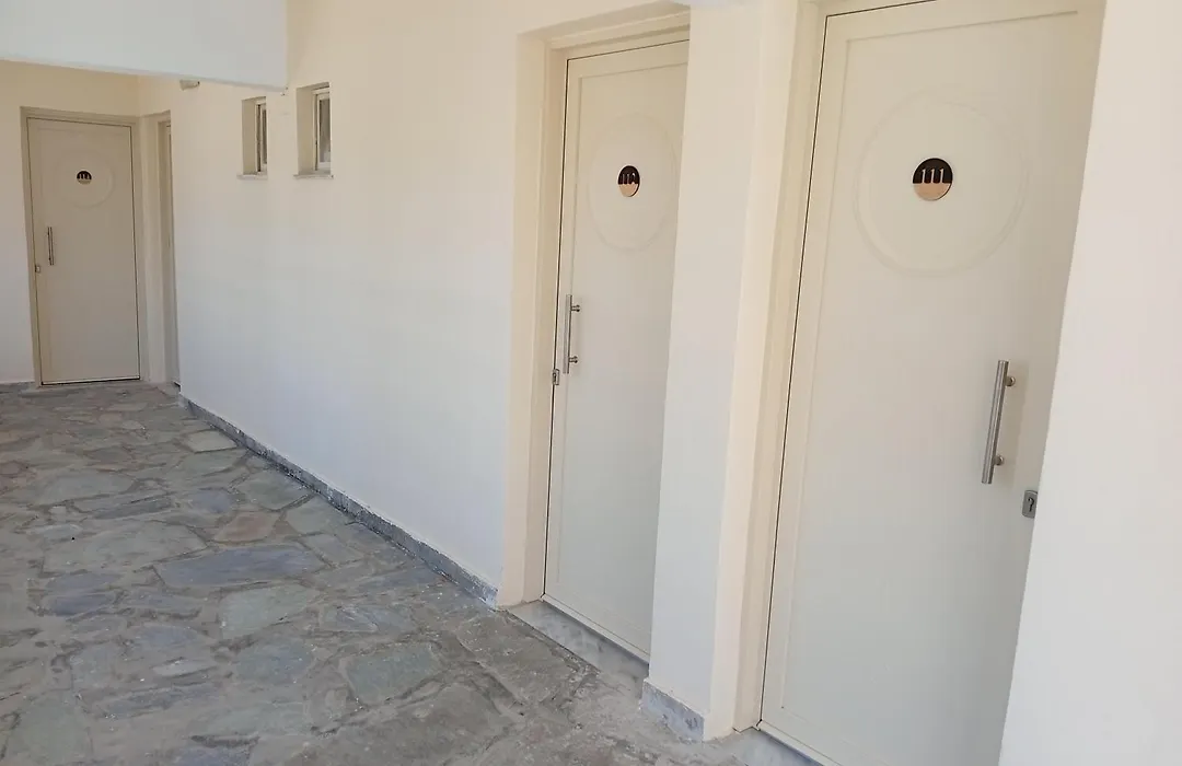 Leonidas Hotel & Studios-1