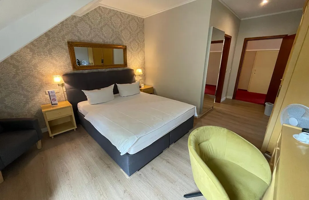 Burg Wegberg Hotel & Eventlocation-1