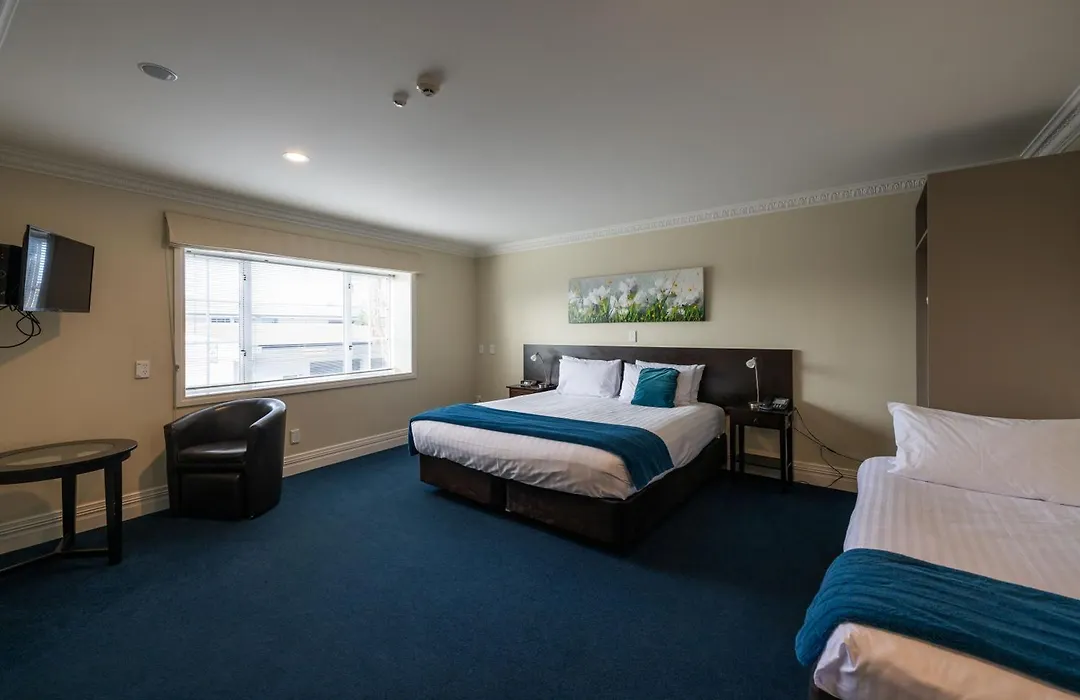 Tuakau Hotel-1