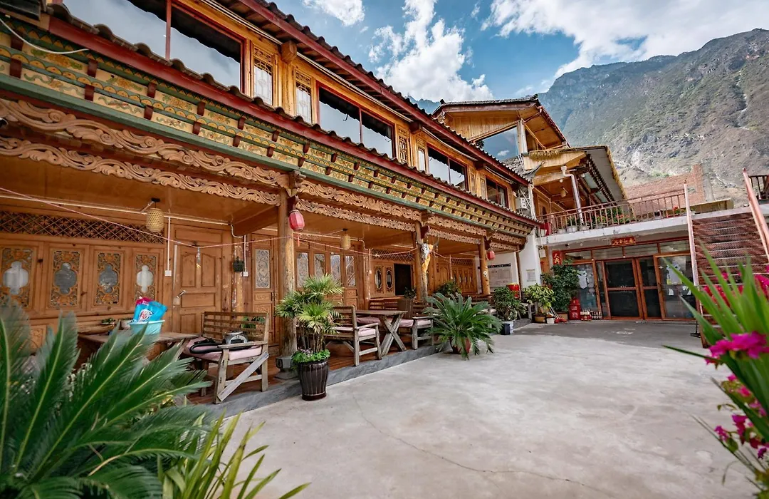 Tibet Guest House 虎跳峡卓玛客栈-1