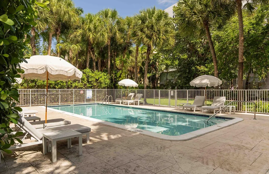 Miami River Inn By Renzzi-1