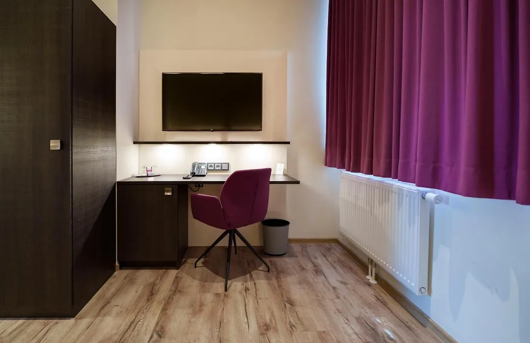 Hotel am Berg Esslingen-1
