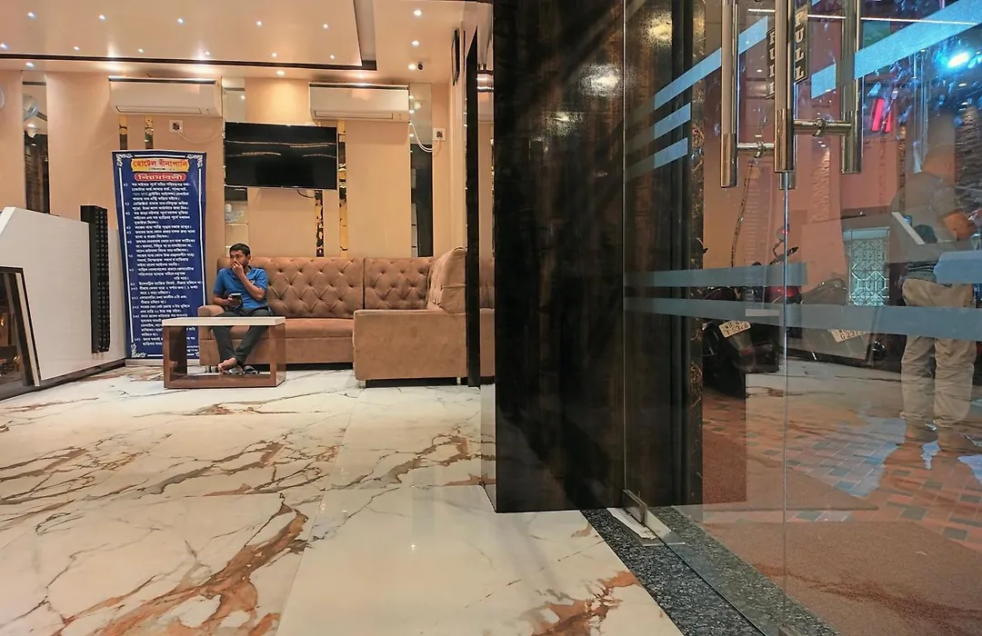 Hotel Binapani Deluxe 1-1