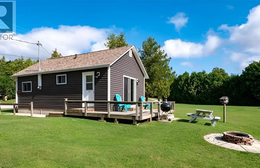 Lions Head Beach Motel & Cottages - Waterfront-1