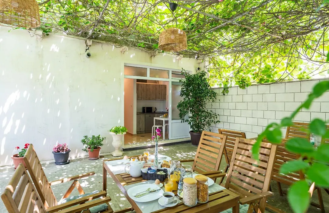 Francesca Guesthouse & Vardia Winery-1