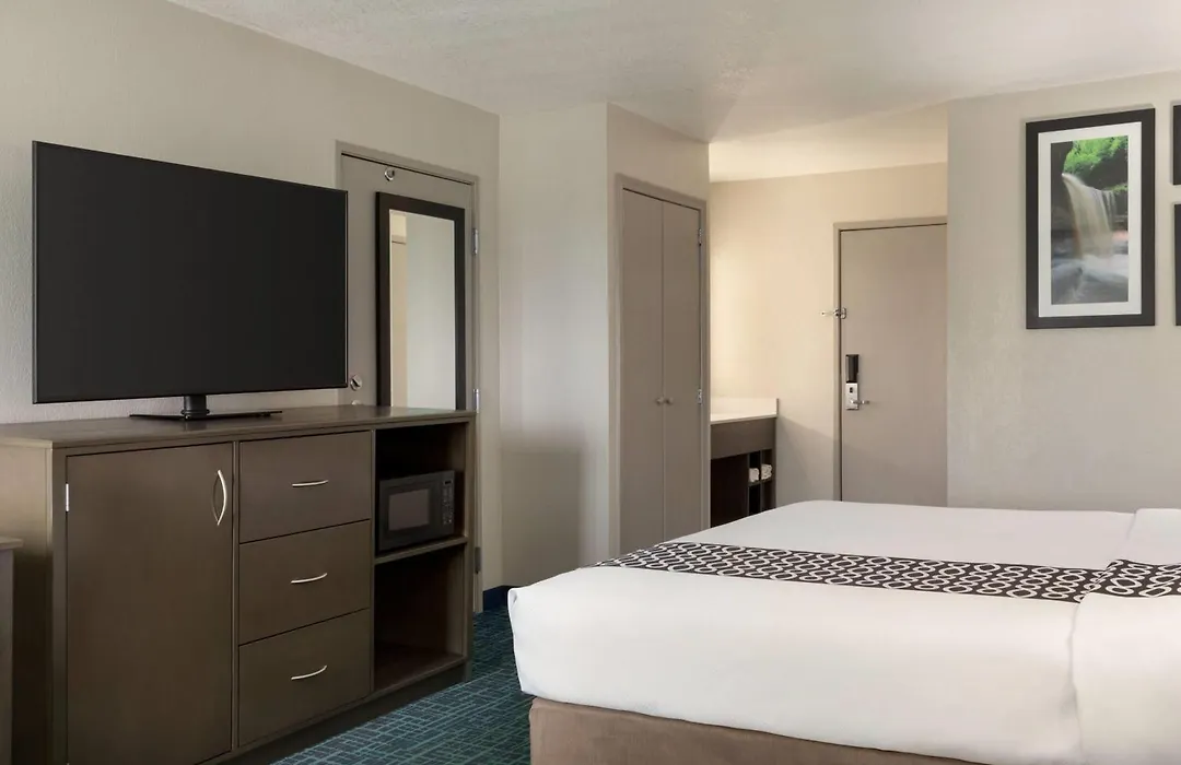 La Quinta Inn & Suites By Wyndham Peru Starved Rock St Park-1