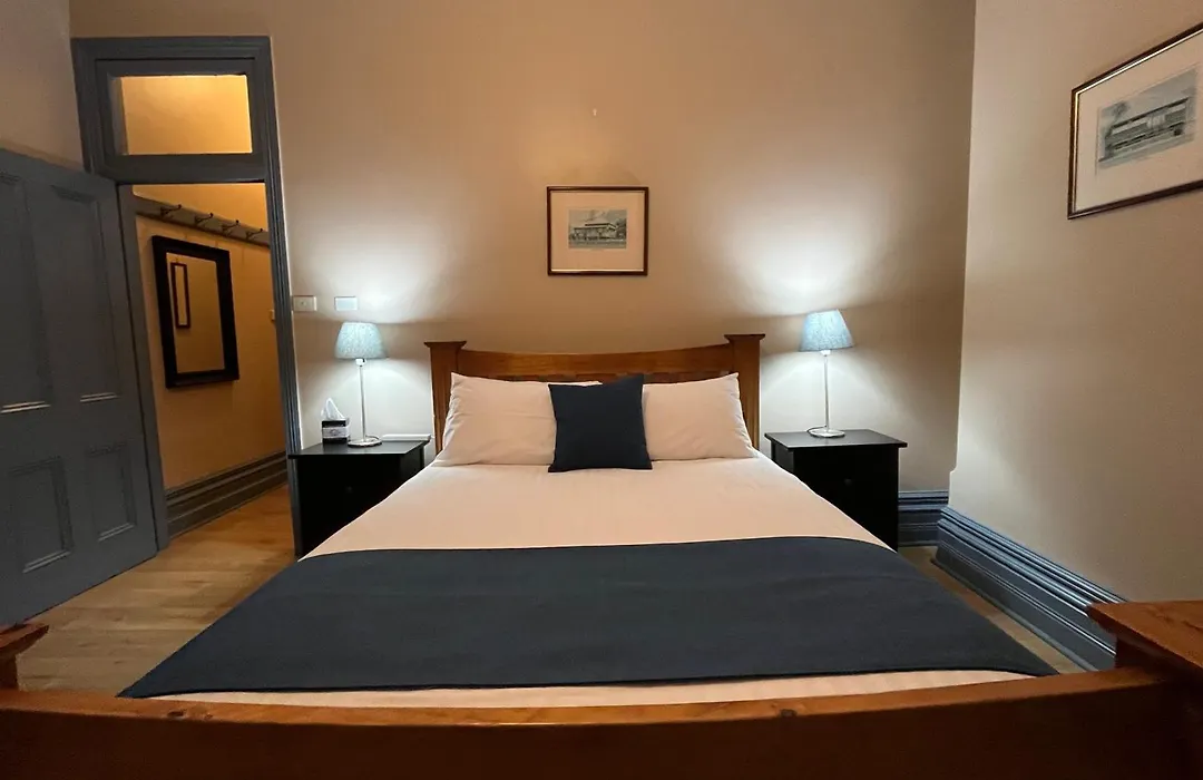 Airlie House Motor Inn-1