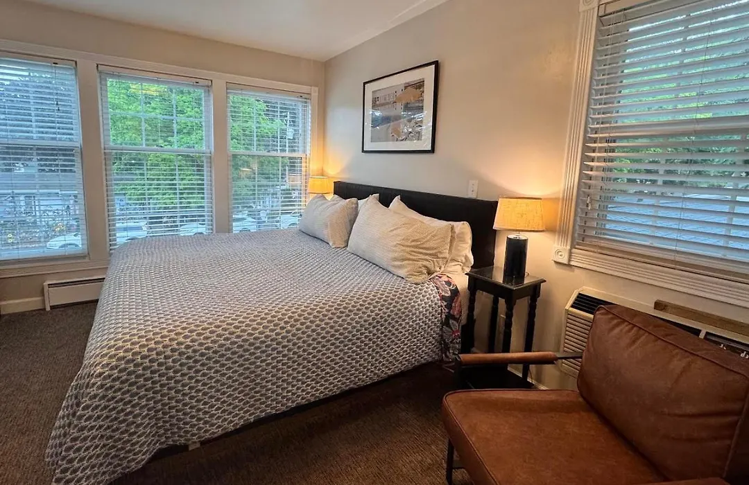 Cedar Court Inn-1