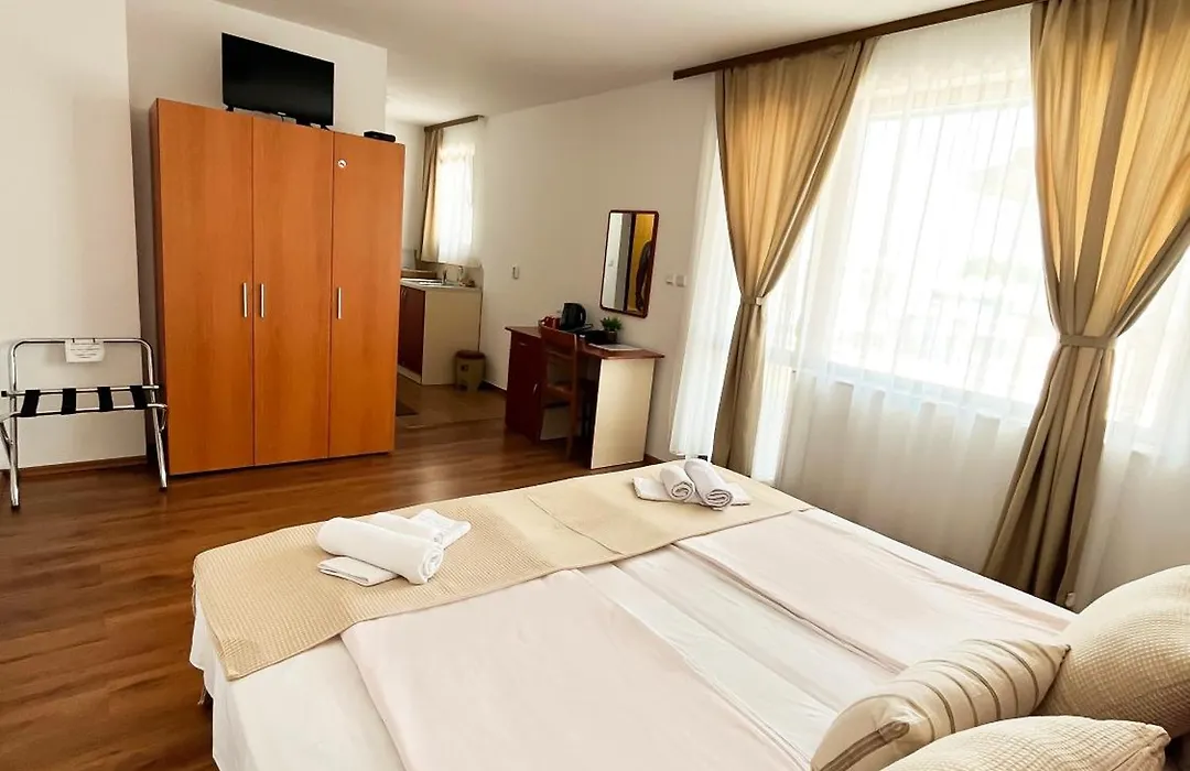 Family Hotel Helios-1