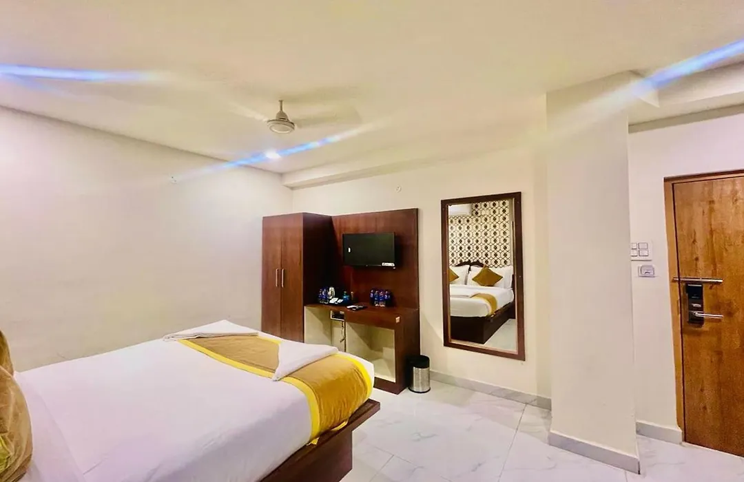 Hotel Eagle Grand Airport Zone-1
