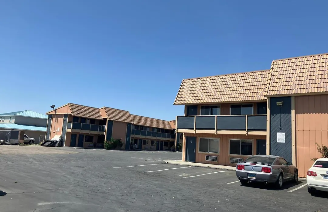 Oasis Inn And Suites-1