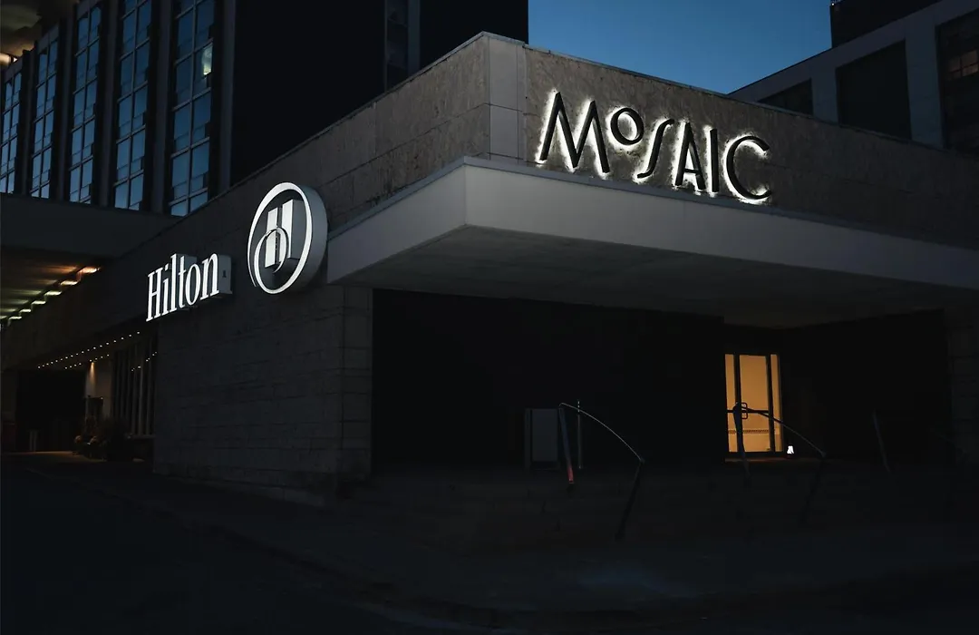 Hilton Toronto Airport Hotel & Suites-1