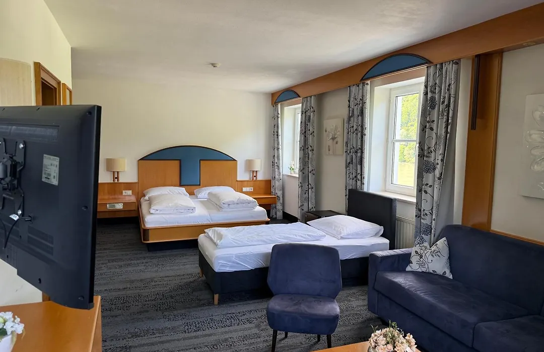 Gasthof-Hotel Goldenes Schiff-1
