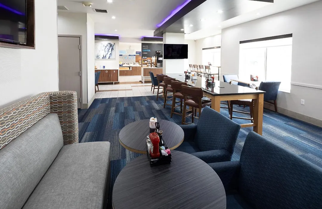 Holiday Inn Express & Suites Chicago West - St Charles By Ihg-1
