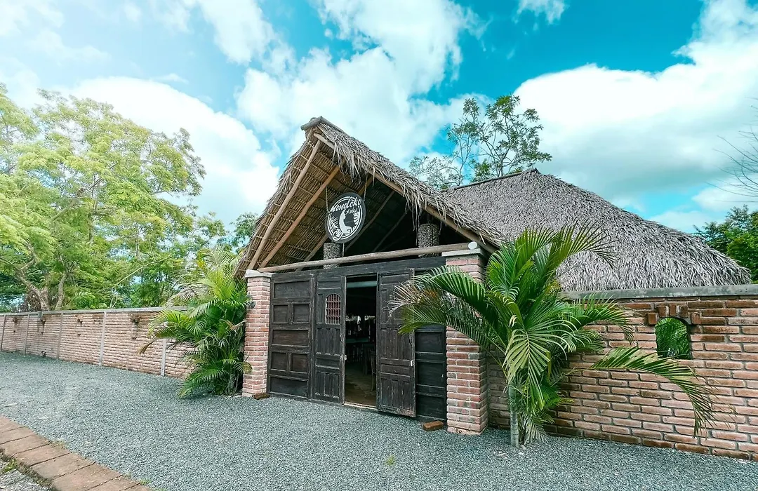 Monoloko Lodge Popoyo-1