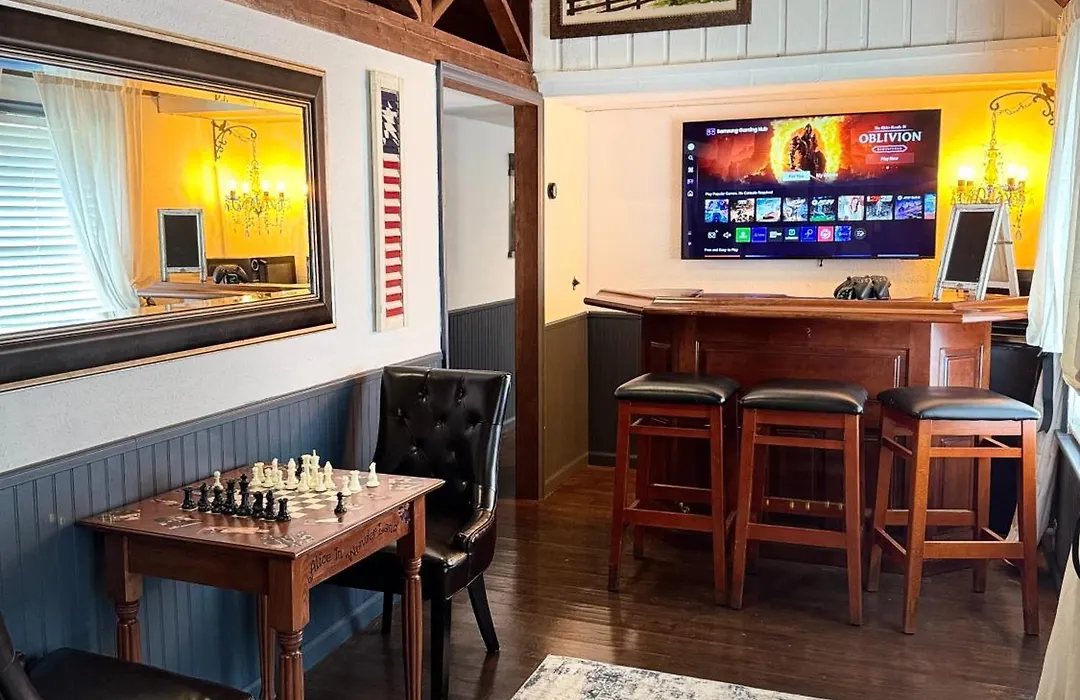 Hodge Podge Lodge-1