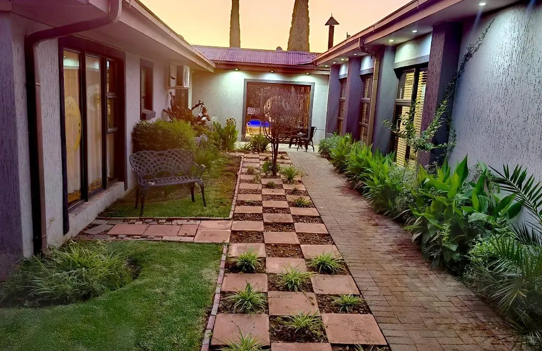 Uni Guesthouse-1