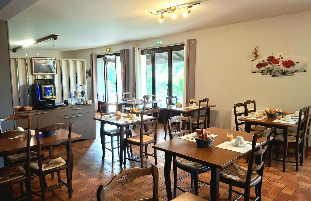 Relais De Frejeroques-1