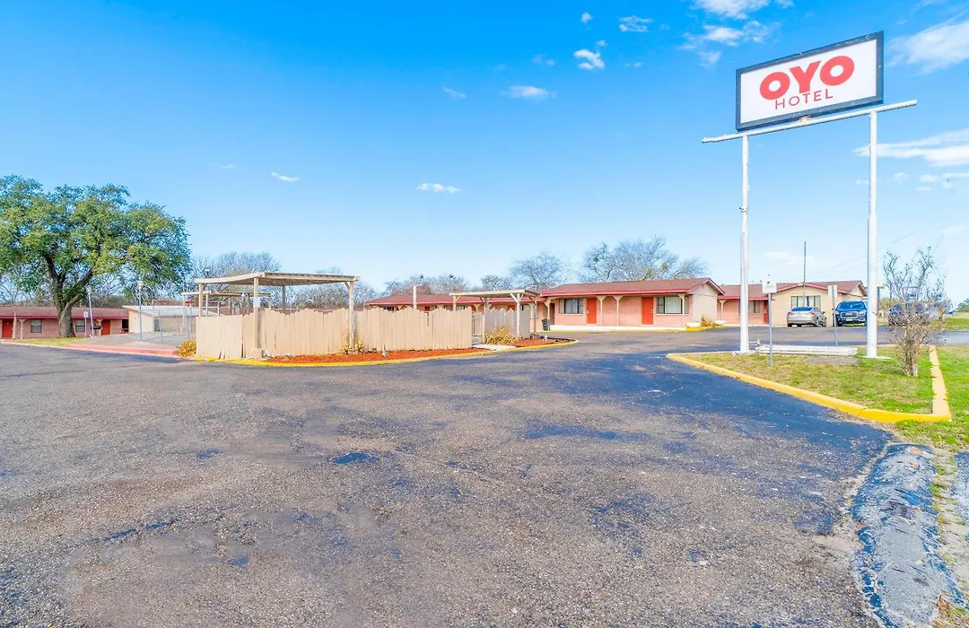 Capital O Hotel Beeville - Us 181-1