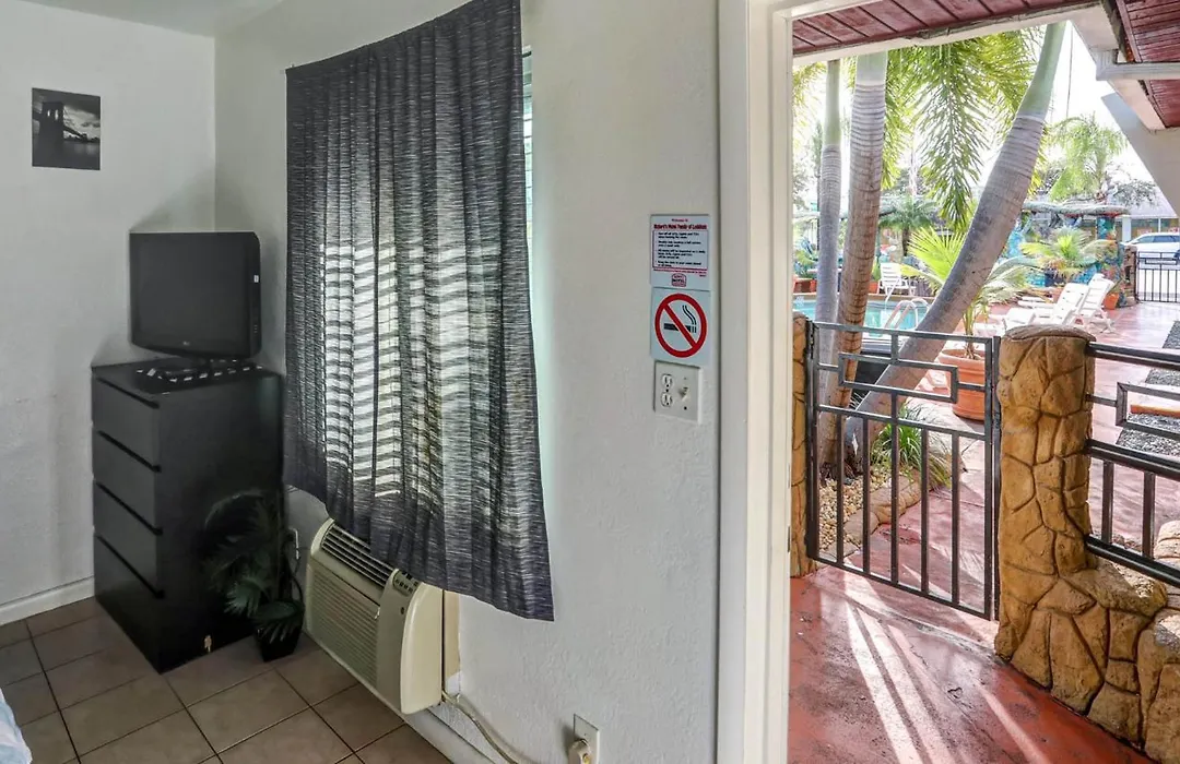 Green Seas Motel-1