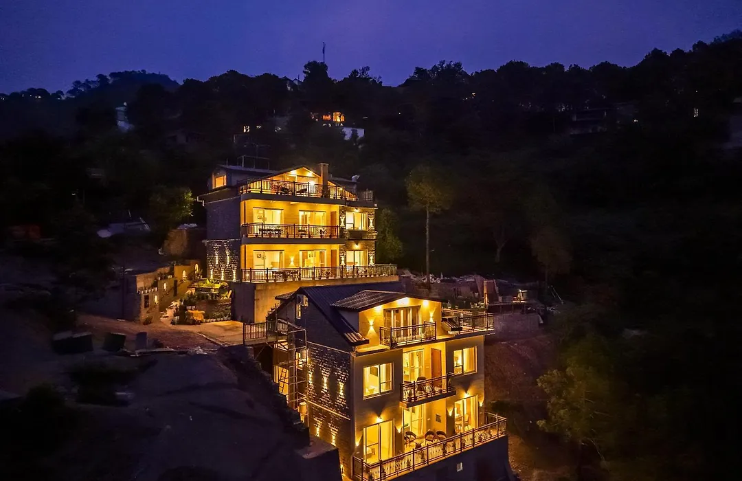 Elivaas Signature Konifer Hillside Retreat-1