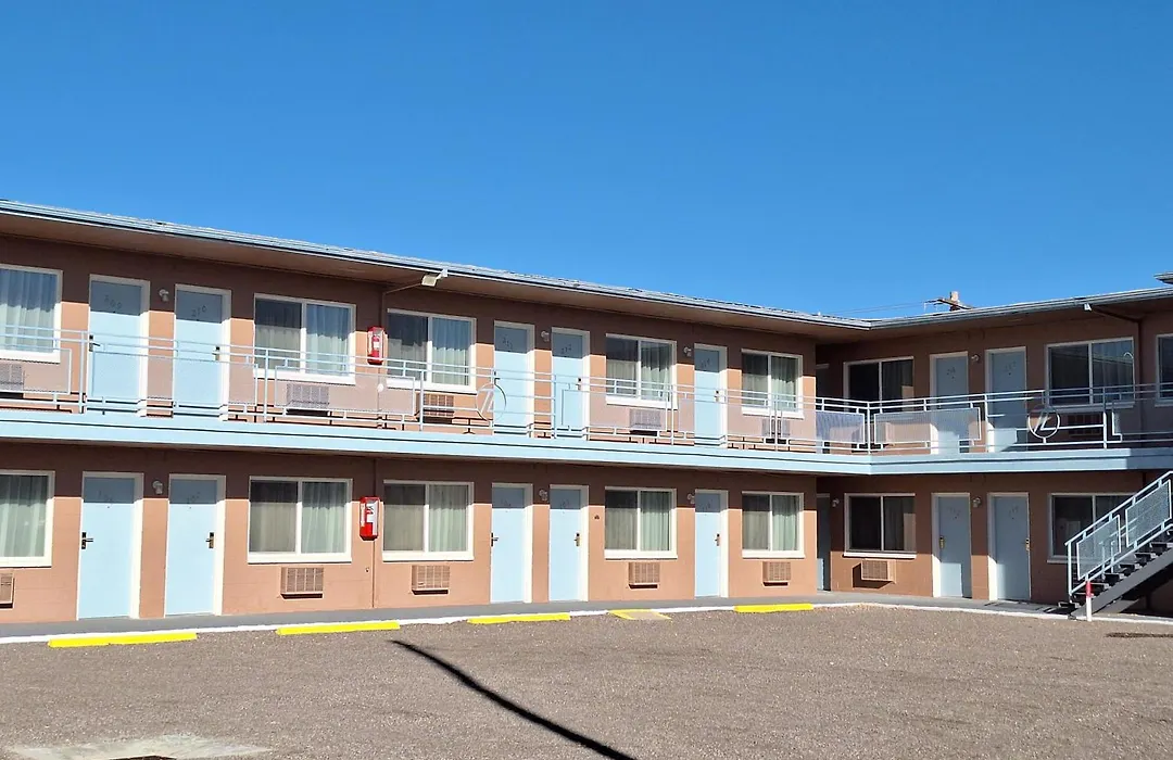 Leisure Lodge Motel-1