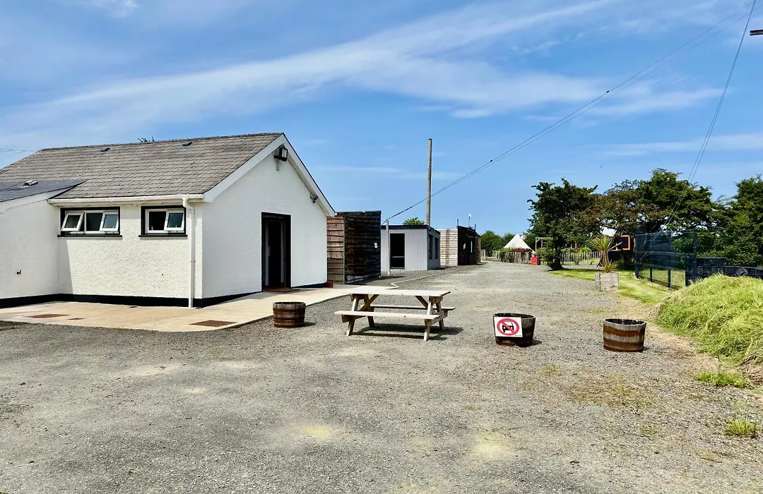 Carrowmena School House & Glamping-1