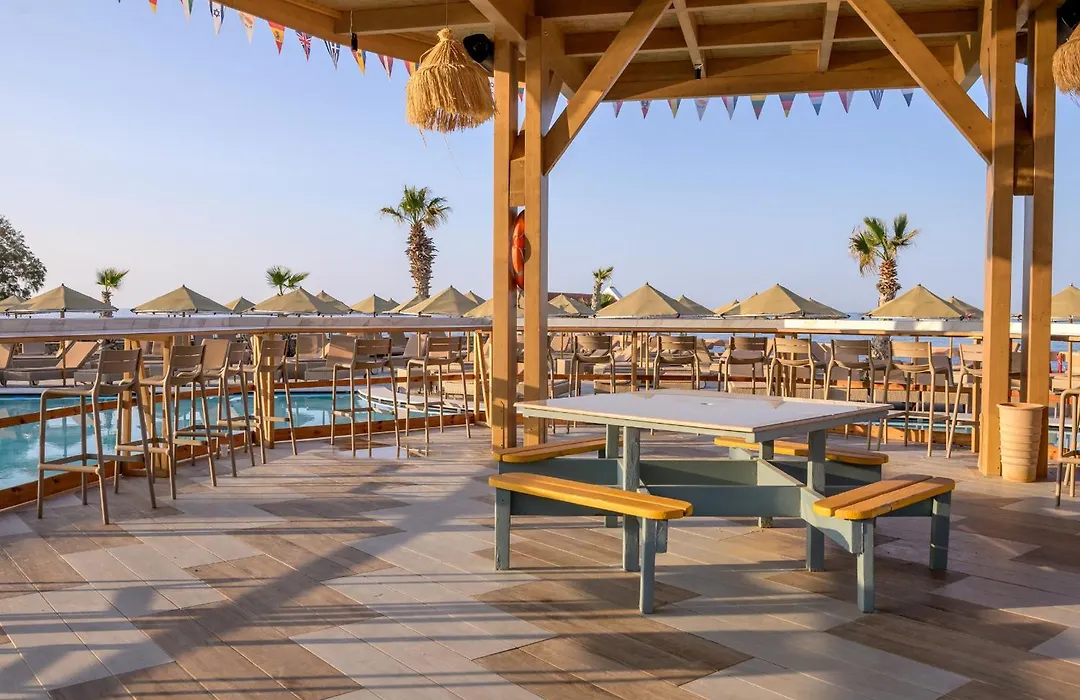 Eri Beach & Village Hotel-1