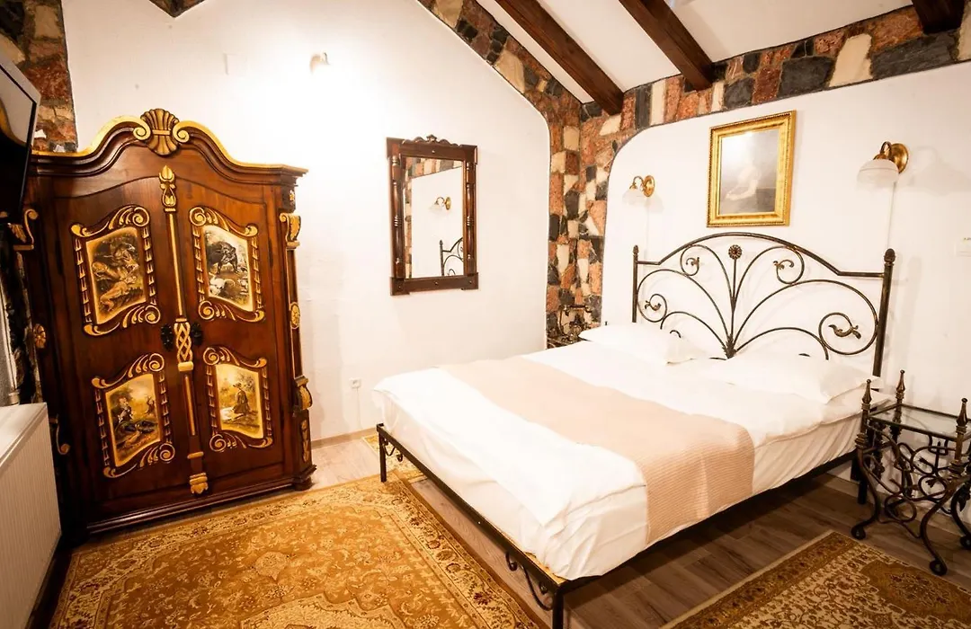 Hunter Prince Castle Hotel-1
