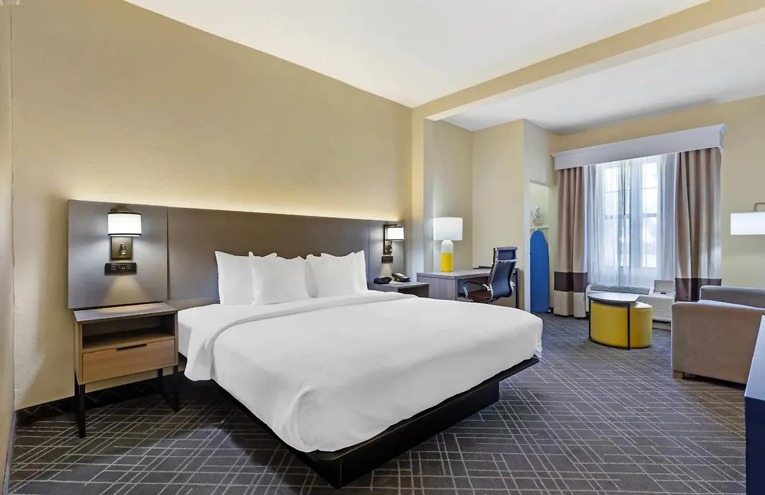 Comfort Suites Hanes Mall-1