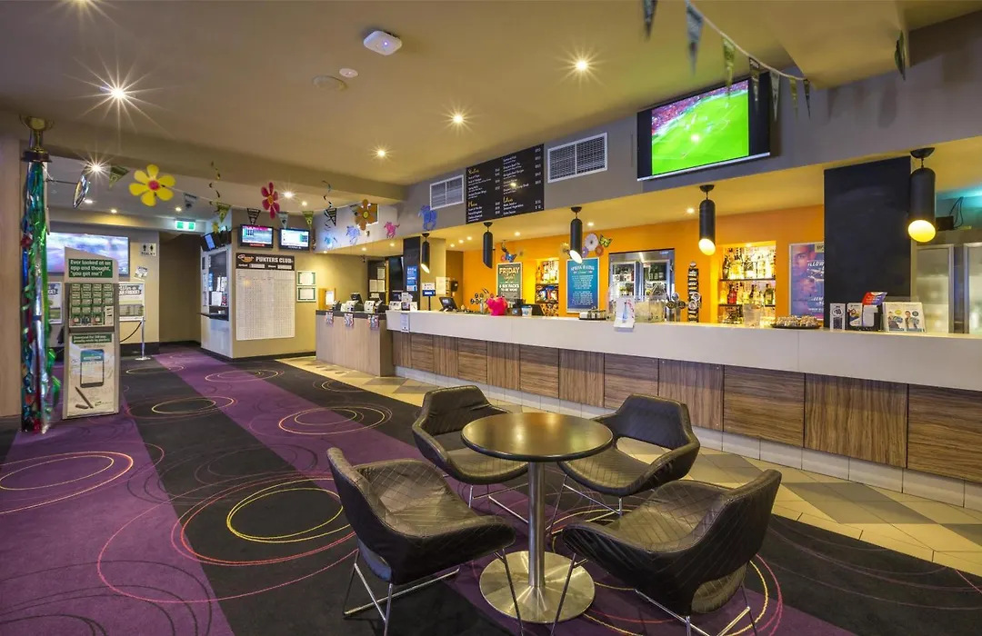 Nightcap At Glengala Hotel-1